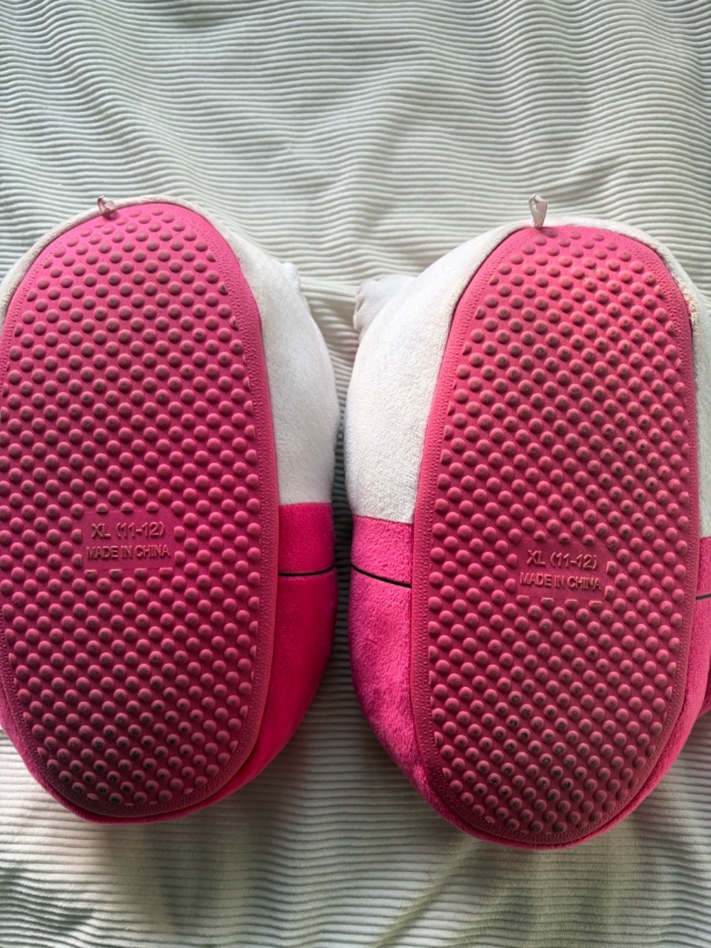 Hello Kitty Slippers - Picture 3 of 3